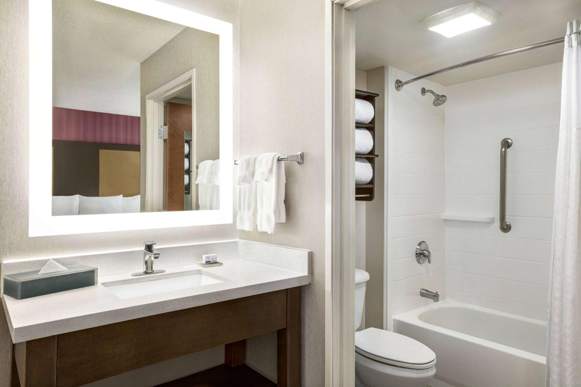 La Quinta By Wyndham Newark - Elkton Hotel Bagian luar foto