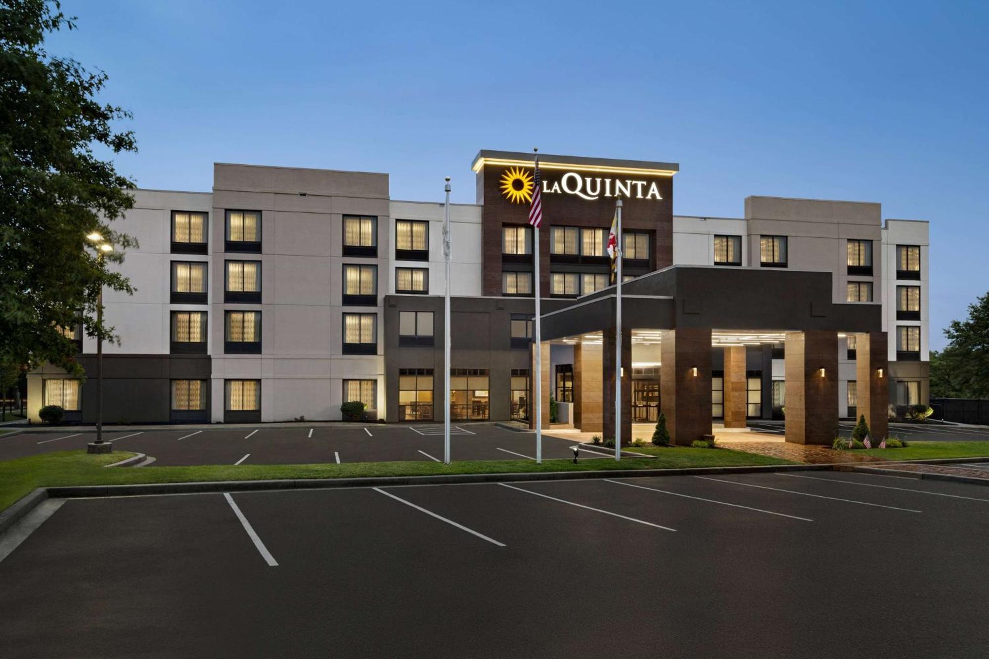 La Quinta By Wyndham Newark - Elkton Hotel Bagian luar foto
